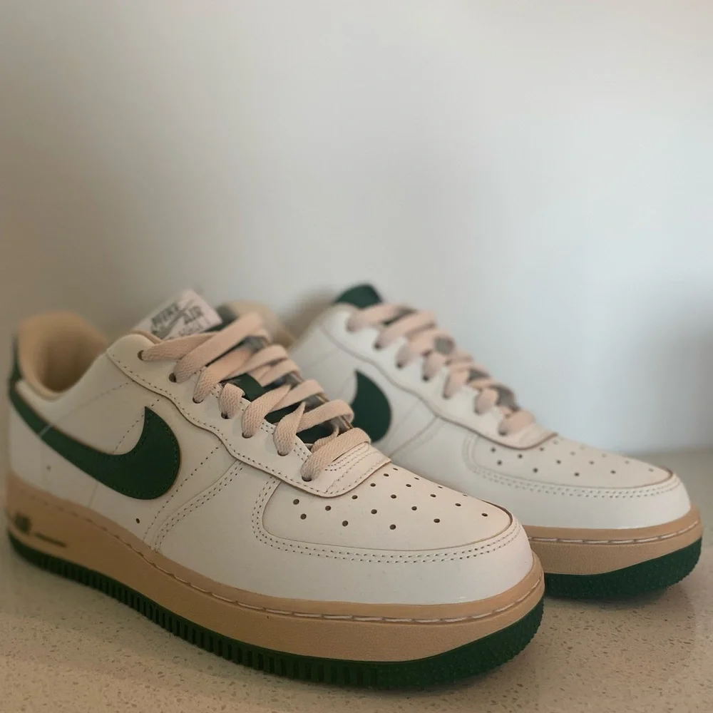 NIKE AIR FORCE 1 ‘07 LV8